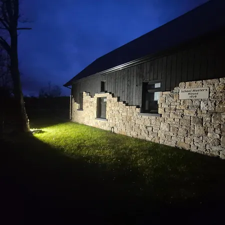 Сasa de vacaciones School Master's House